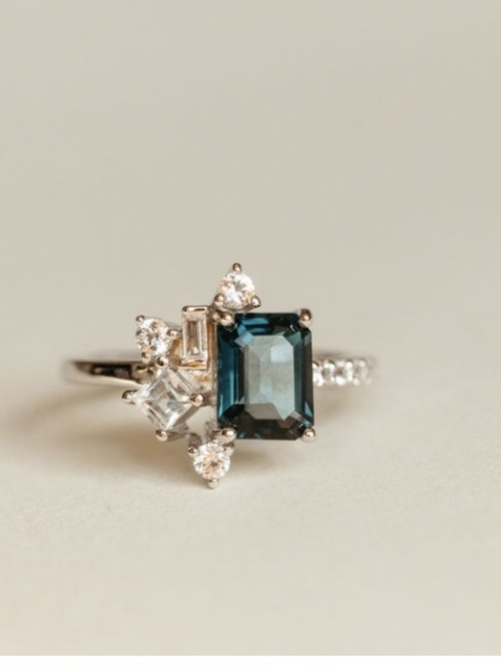 💙London Blue Topaz & White Topaz Ring 10K White Gold Emerald Cut Size 8